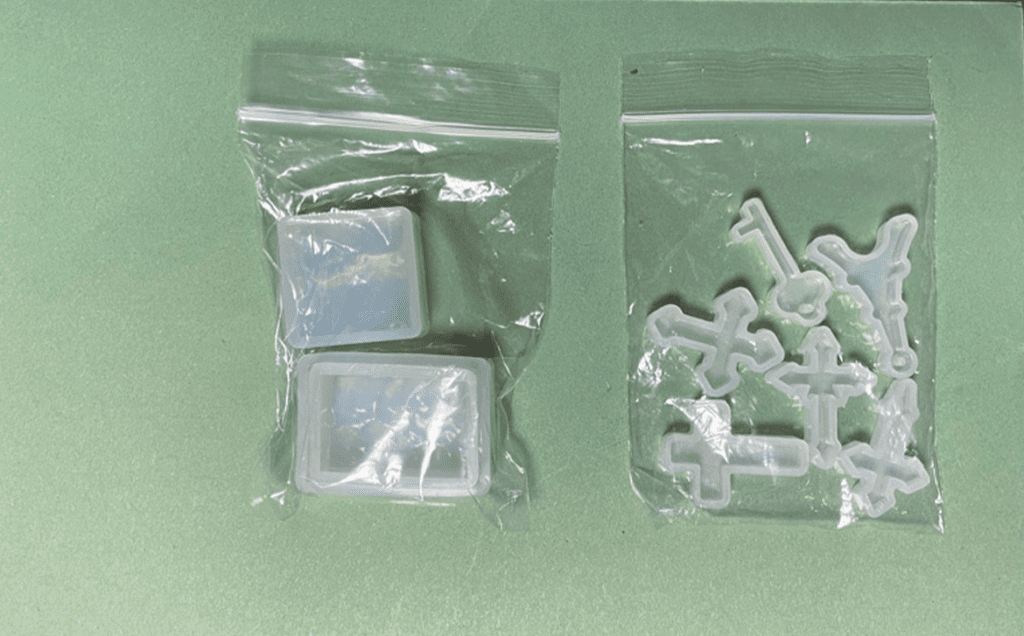 Storing moulds in ziplock bags