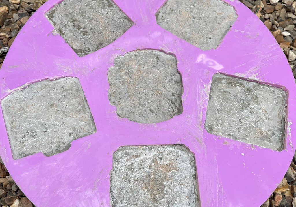 Cement mixture drying in the mould