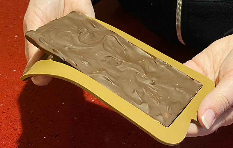 remove the chocolate from the silicone mould once set