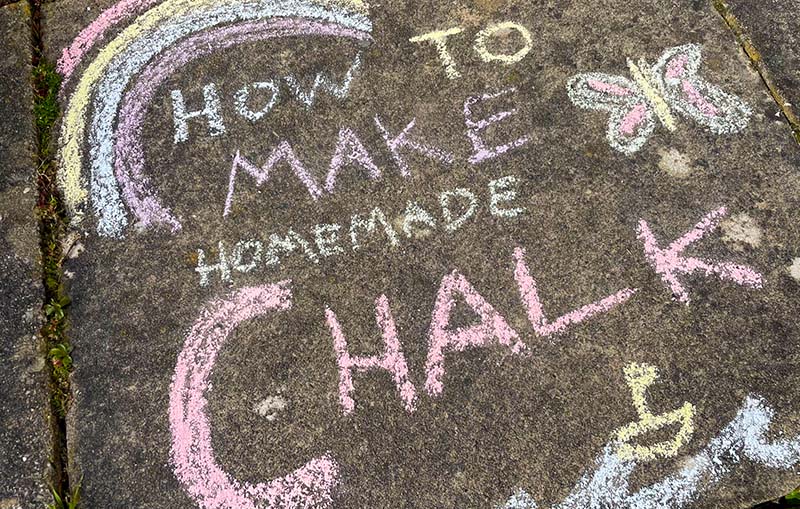 how to make sidewalk chalk written in chalk onto pavement