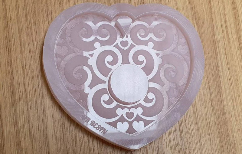 Unique silicone mould from Mr Resin. Ideal for resin crafts. Heart shaped mould